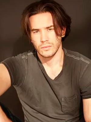 Том Пелфри
Tom Pelphrey